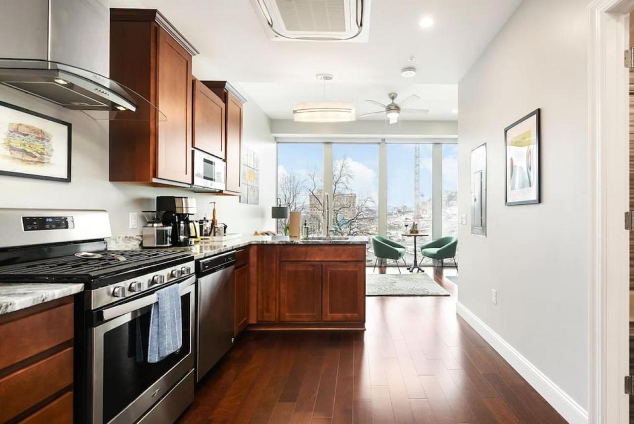 Apartment Hostwise - The Washington At Chatham - Free Parking, Private Gym, Skyline Views! *